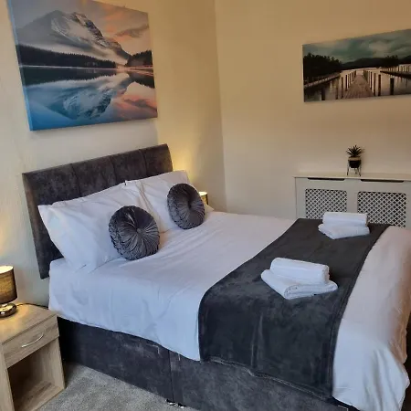 Entire With Free Parking & Fast Wifi Ferienhaus