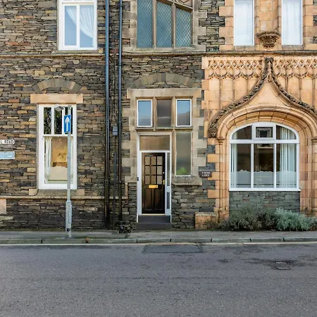 Entire With Free Parking & Fast Wifi Ferienhaus